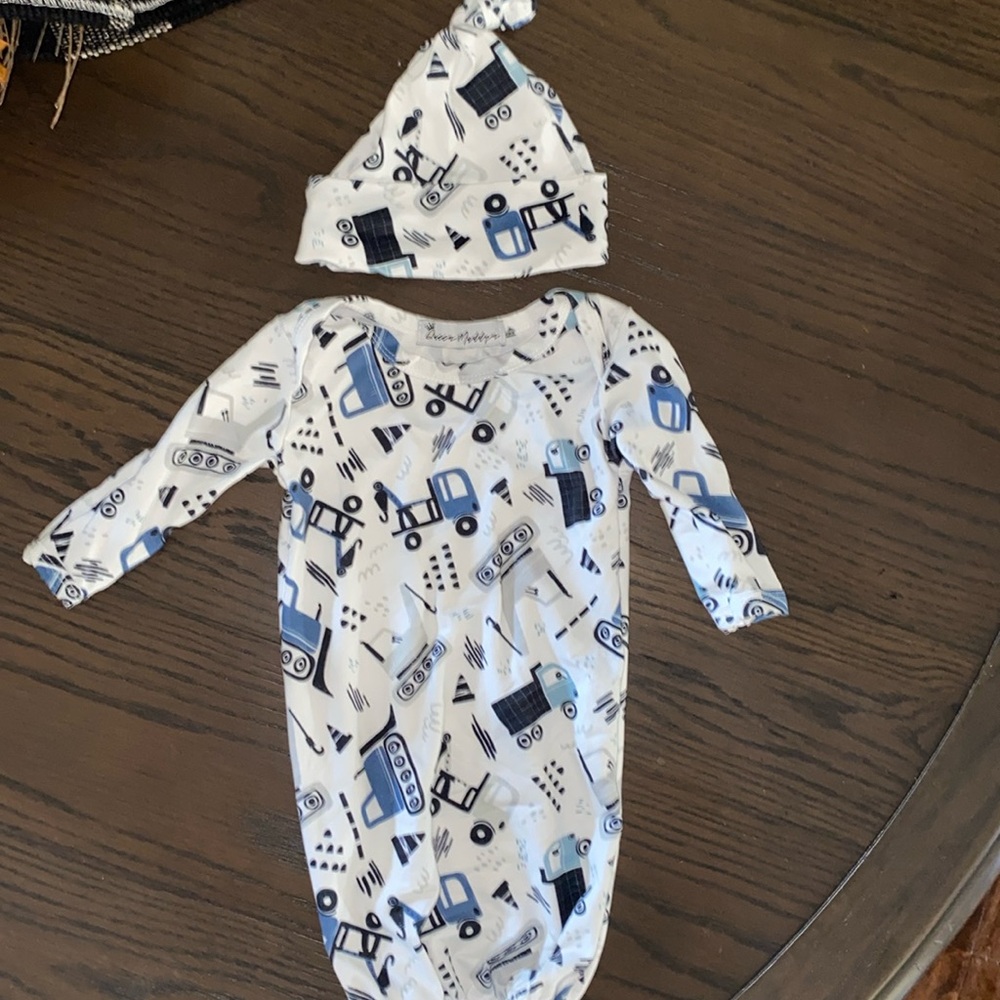 Queen Maddyn newborn gown